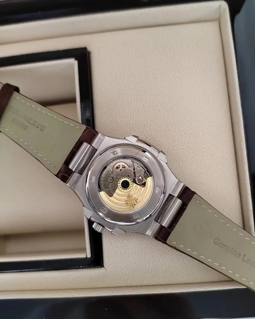 Patek Philippe Nautilus Couro