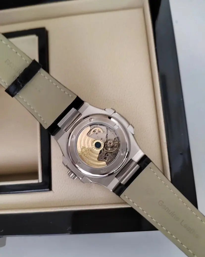 Patek Philippe Nautilus Couro