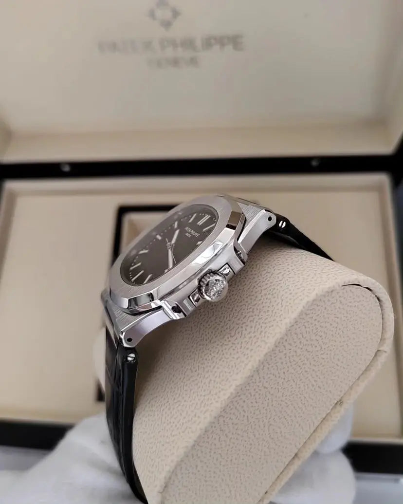 Patek Philippe Nautilus Couro